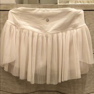 Lulu lemon white skirt